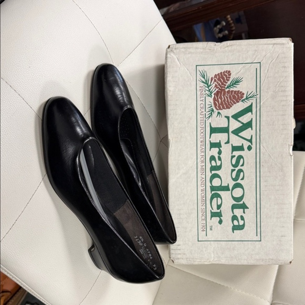 Black Women's Black Pump vintage new inbox